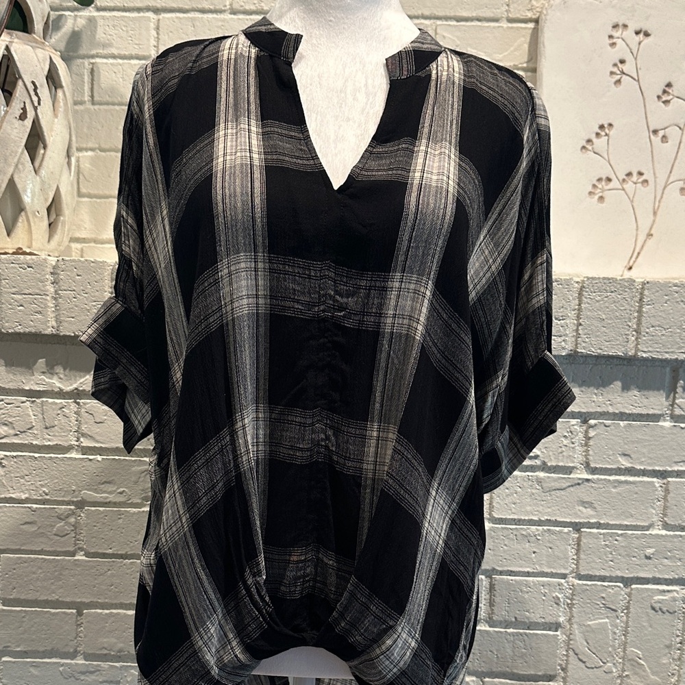 Universal Thread Black & White Plaid V-Neck Dolman Top - Picture 4 of 13